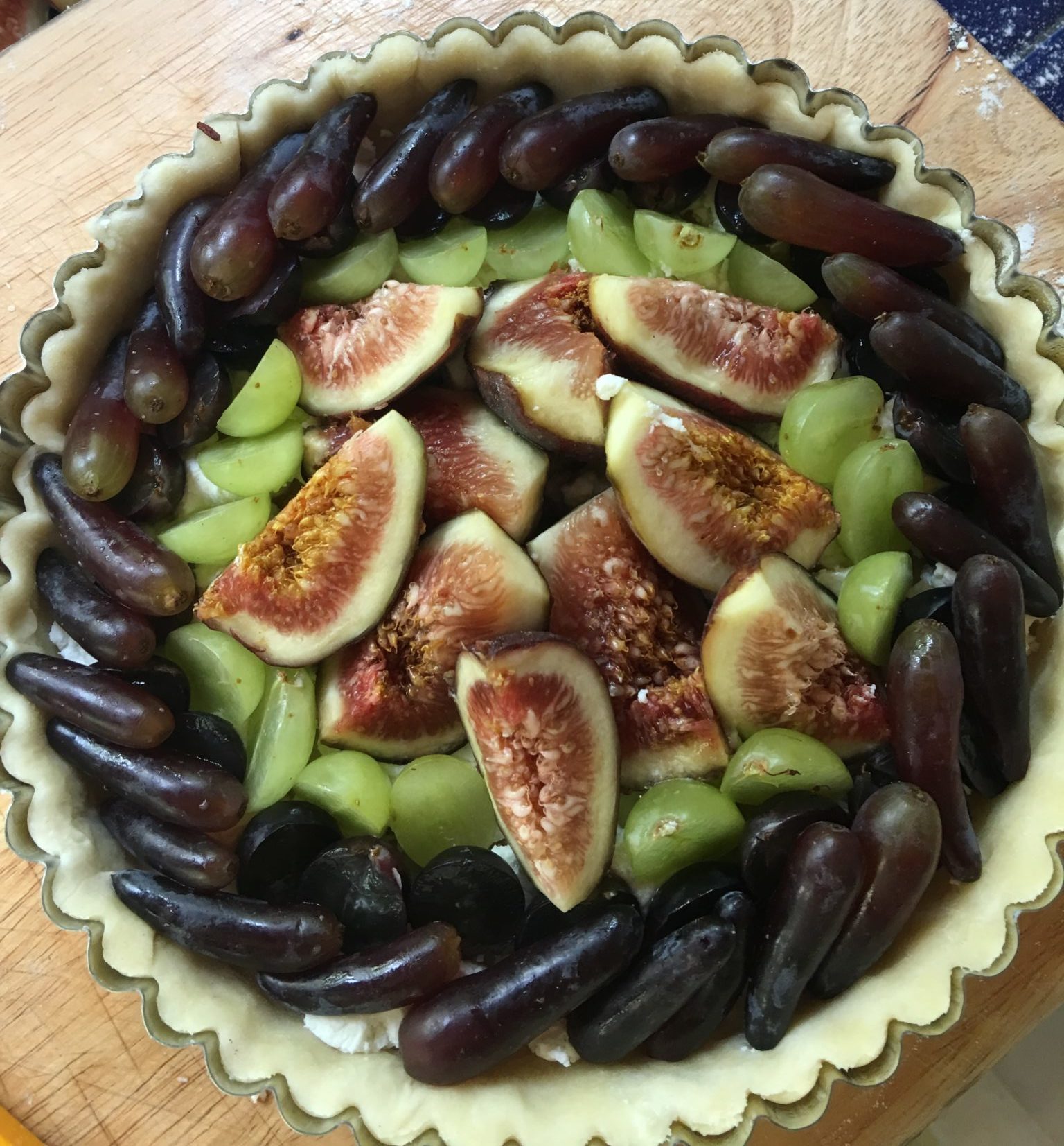 Grape and fig tart uncooked