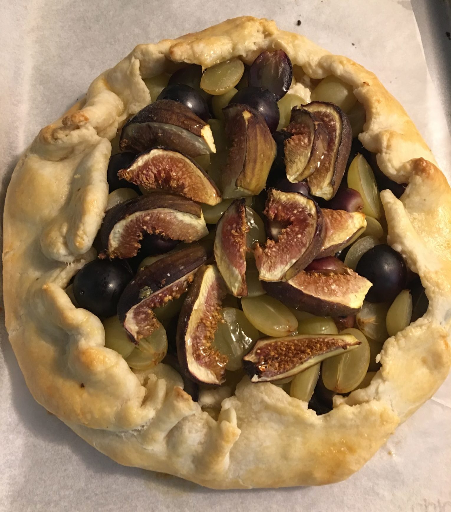 Fig and grape rustic pie