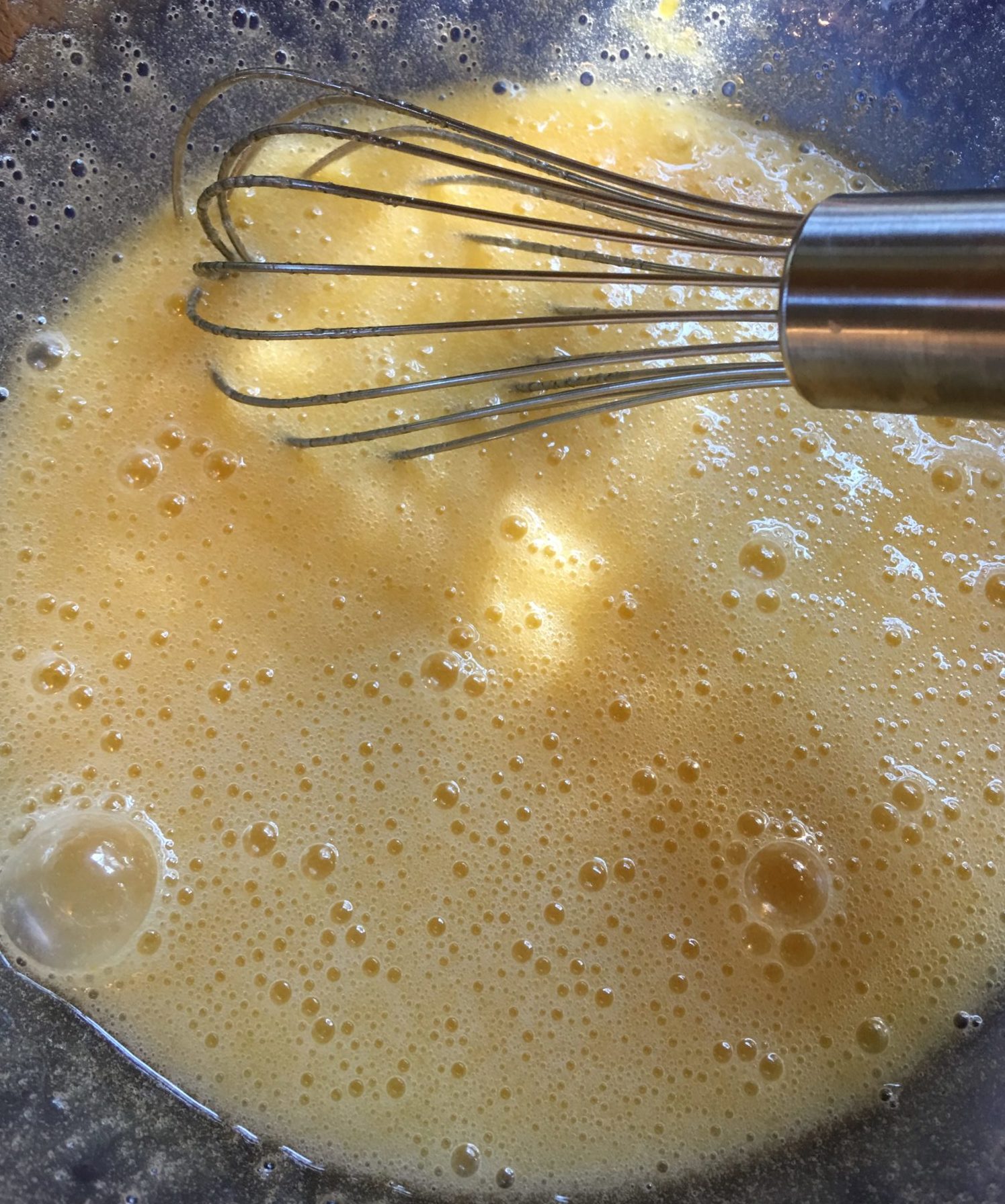 Mixed oil, eggs and sugar