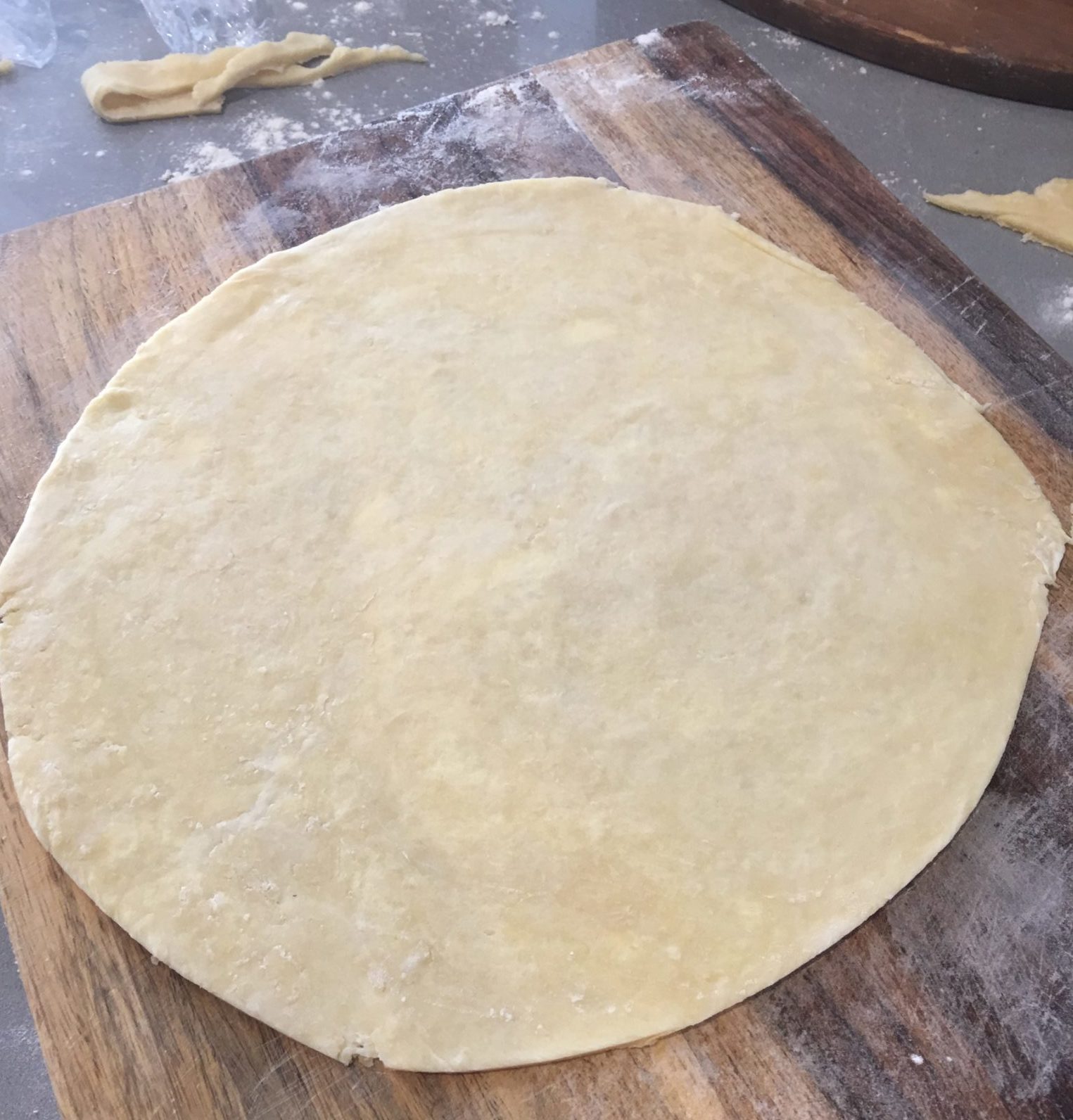 A rolled circle of pie crust