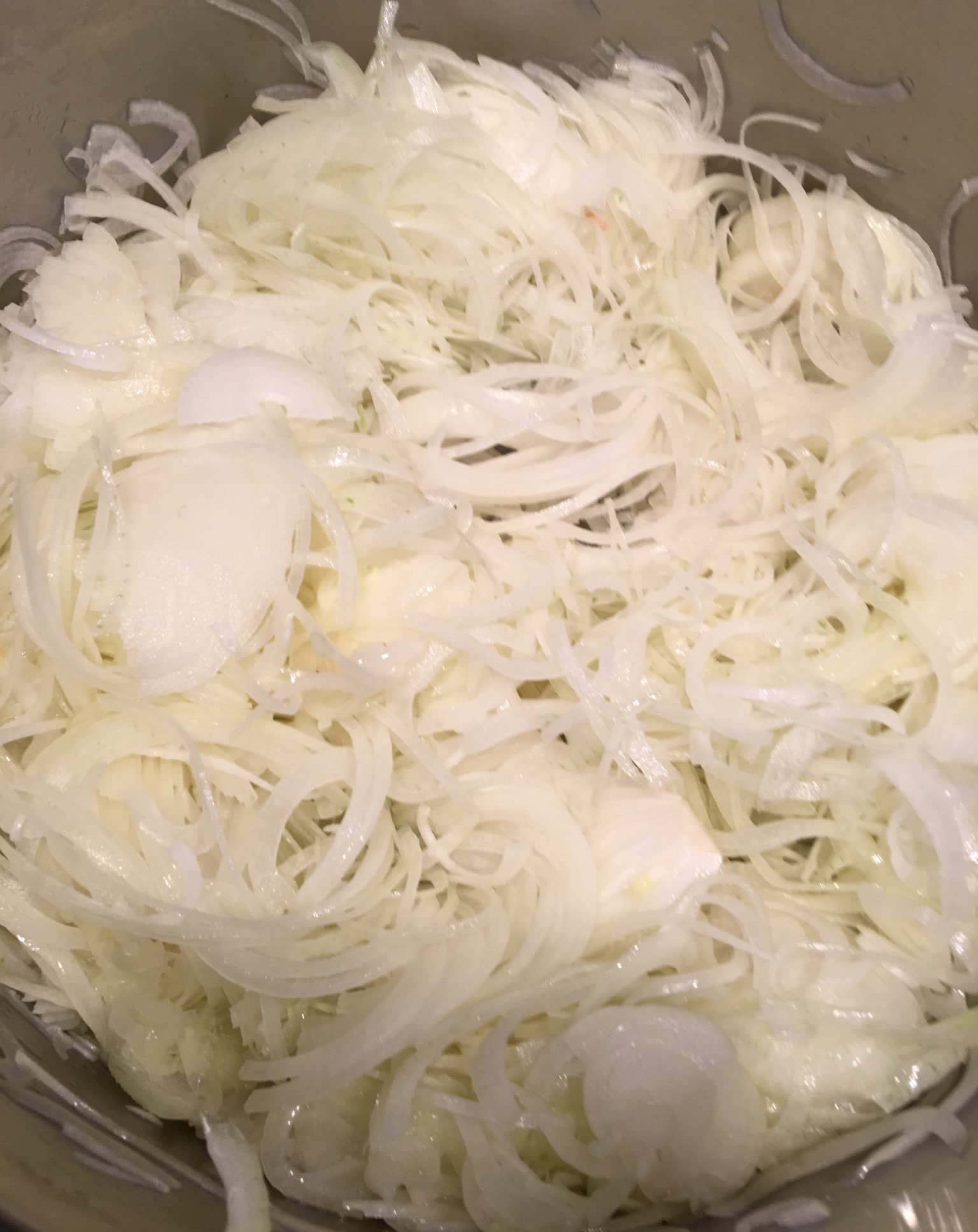 Thinly sliced onion