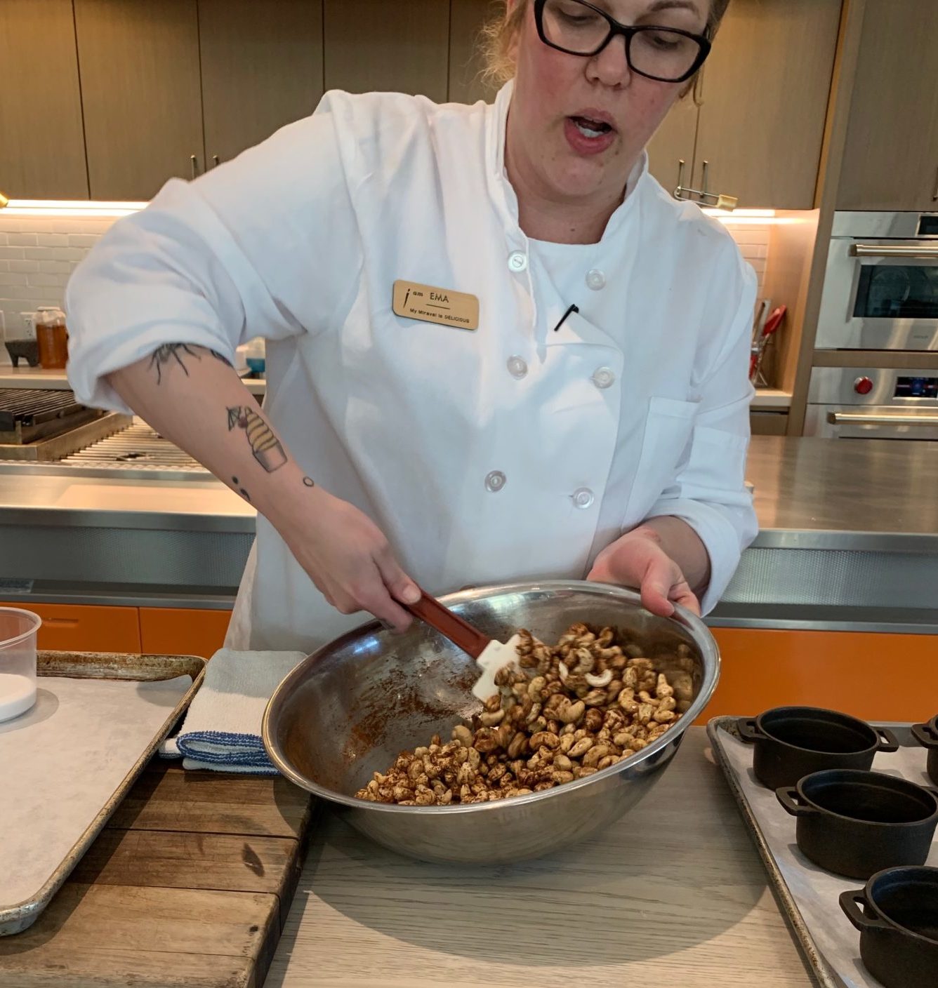 Making spiced cashews