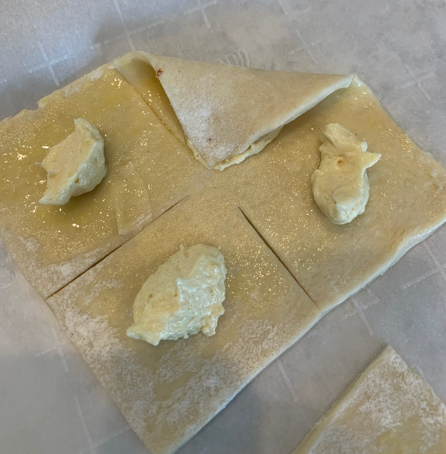 Making a puff pastry pocket