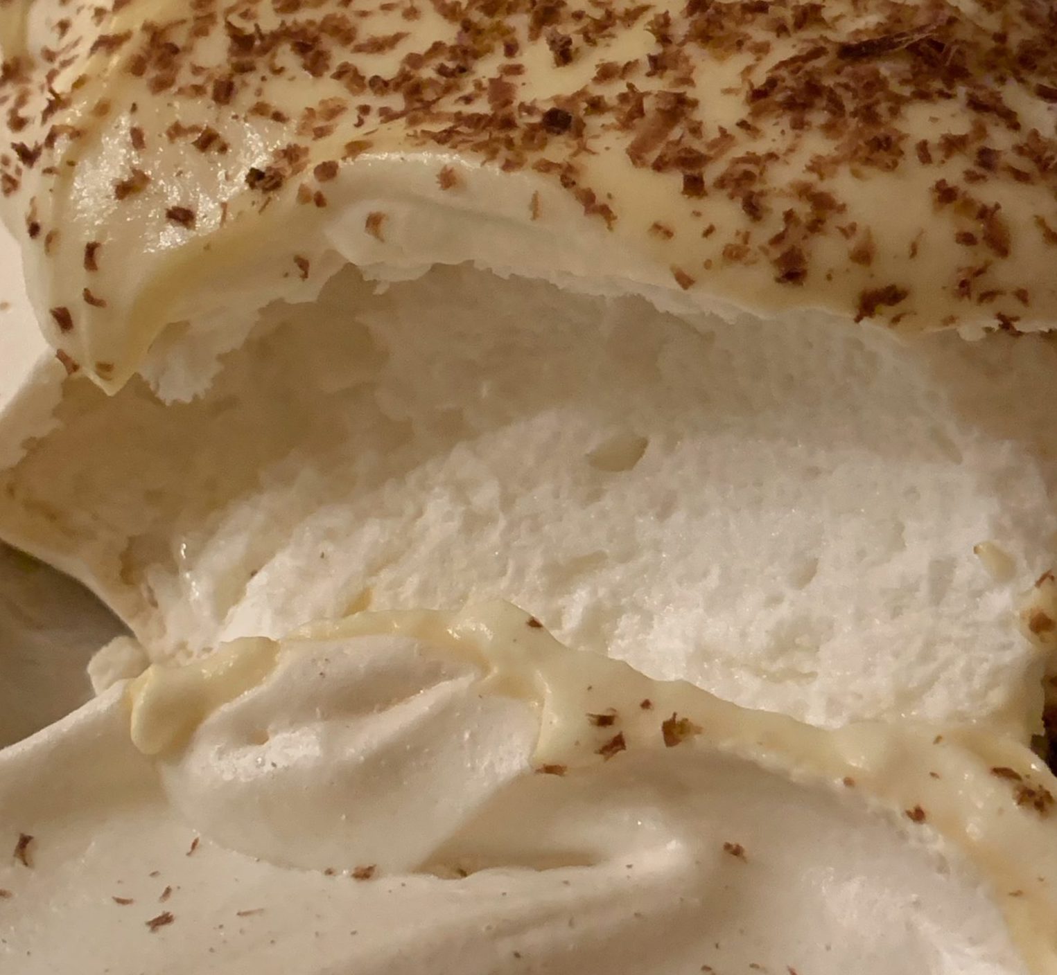 A properly cooked meringue for Pavlova