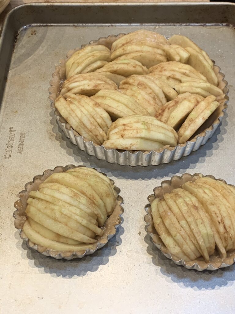 Apples arranged in tart pans 