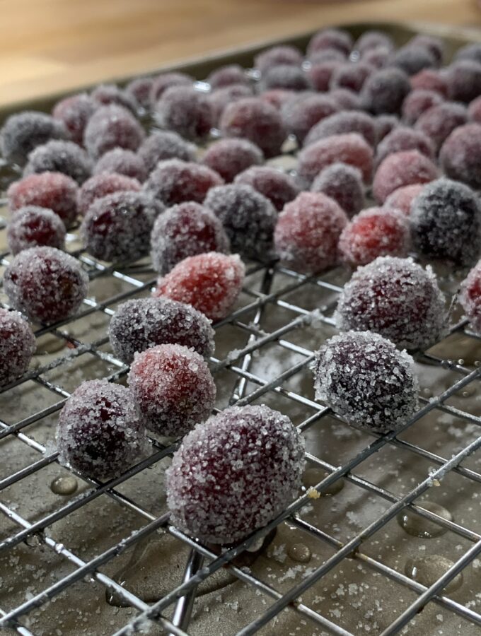 Dry ing sugared cranberries