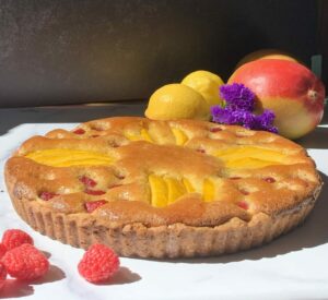 Almond cream tart with fresh fruits