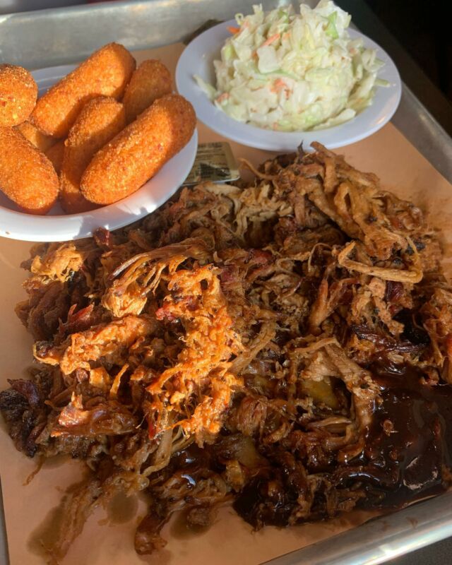 When all else fails and the rain won’t quit, a good plate of BBQ brings the sun.  #bbq #rainydayblues #awomancooks 
.
.
.
.
#thepeddlingpig #southernstyle #southernfood #eatmorebbq #ashevillefoodie #blowingrock