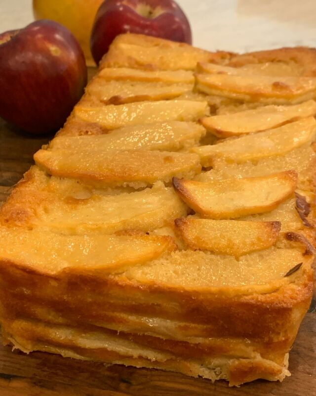Apple Season is here! I exploring apple cakes from around the world. First up, a French Disappearing Apple Cake. Recipe link is in my bio! #applecake #appleseason #awomancooks 
.
.
.
.
#gateauinvisibleauxpommes #fallbaking #charlottehomebaker #bakeityourself #bakebakebake