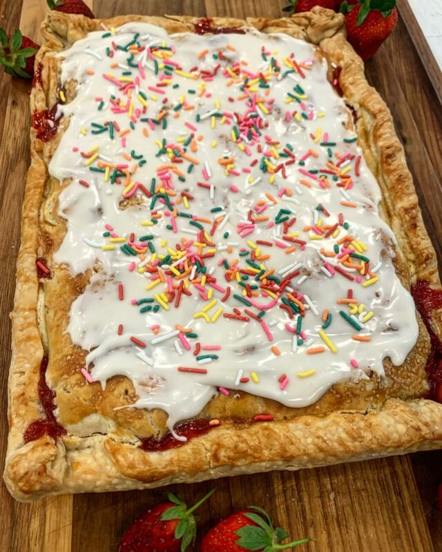 When is a pie not a pie? When it’s a Giant Strawberry Poptart!  Link to my blog is in the bio then use the recipe search to find it!  #oldiebutgoodie #strawberrypoptartpie #awomancooks 
.
.
.
.
#strawberrypie #poptart #bakersgottabake #strawberryseason #homemadewithlove❤️