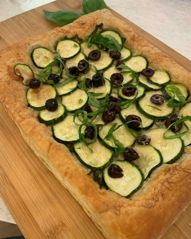 Zucchini tart with black olives and fresh basil. It starts with puff pastry and a layer of Gruyère cheese. Topped with sliced zucchini, black olives and fresh Parmesan. Finish with fresh basil. Boom!  Another squash gone. #zucchiniharvest #zucchinirecipes #awomancooks 
.
.
.
.
#veggietart #courgette #zucchinifordays #urbangardener #frommygarden #kitchengarden #growwhatyoueat #eatseasonally #ashevillefoodie
