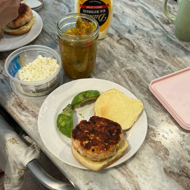 It’s that time of year when I am so over burgers and hot dogs. (Along with corn, but I am never over garden- fresh tomatoes!). Anyway, we still had a ton of burger rolls left so took a sharp turn to homemade salmon burgers!  So glad we did. I back in the grilling mood! #salmonburger #fishsandwhich #awomancooks 
.
.
.
.
#diningalfresco #offthegrill #smallblondemom #ashevillefoodie #burgeralternative #yummmmm