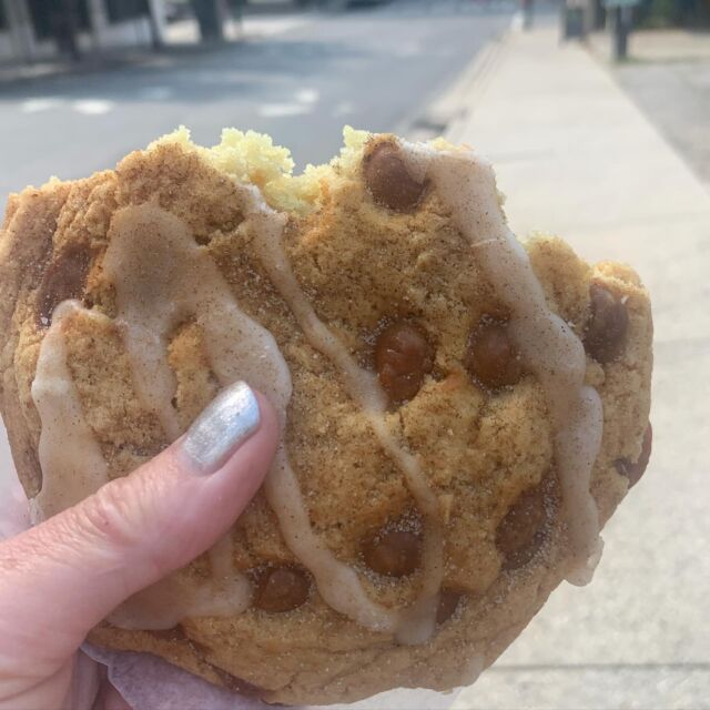 If you have to eat lunch on the run you’re not living healthy anyway. But my mental health is great! Thanks to @marysmountaincookies and their Salted Caramel Cookie #saltedcaramelcookies #lunchontherun #awomancooks 
.
.
.
.
#marysmountaincookies #ashevillefoodie #gourmetcookies