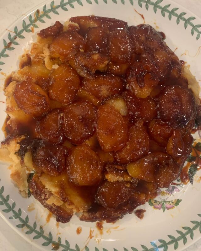 Tart Tatin fail!  If you wait too long to turn out the tart the caramel will harden and the apples will stick to the bottom of the bottom of the skillet. I can hear the judges saying “The flavors are great but it looks a mess!  She maybe going home 😬😳”. Good thing my family doesn’t judge!
#tarttatin #upsidedownappletart #awomancooks #bakingfail #ashevillebaker #homebake