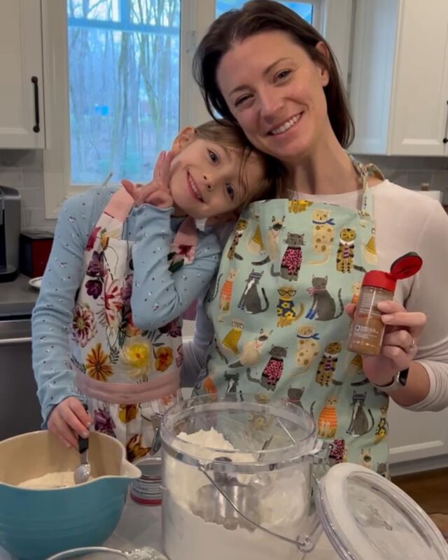 Joy is watching your daughter and granddaughter cooking together in the kitchen. On the menu: Blueberry Pancake Tray Bake. A perfect way to spend a rainy morning. #cookingwithkids #motherdaughtergrandmother #awomancooks 
.
.
.
.
#funwithkids❤️ #blueberrypancakes #blueberrypancaketraybake #sundaymorningbrunch